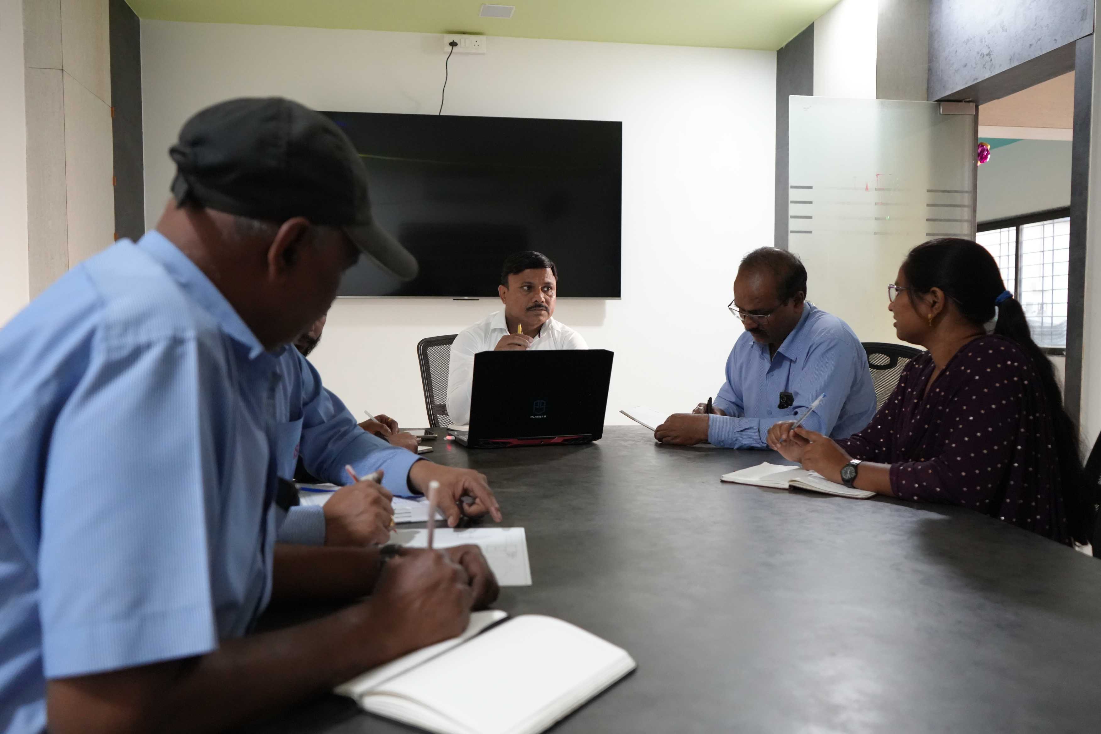 Disscion with team in conference hall